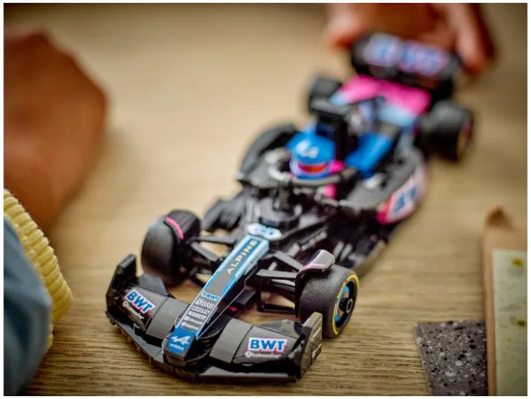 77248 BWT Alpine F1® Team A524 Rennauto