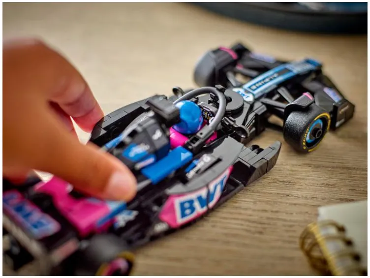 77248 BWT Alpine F1® Team A524 Rennauto