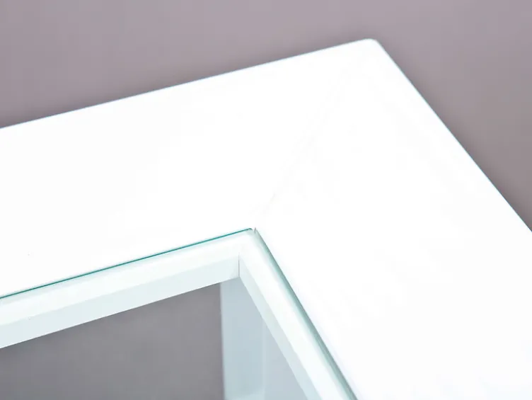 Couchtisch mit Sicherheitsglas und Schubladen