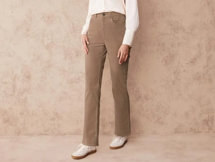 Damen Cordhose, weit und gerade geschnitten
