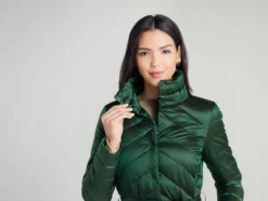 Damen Lightweight-Jacke in modischer Metallic-Optik