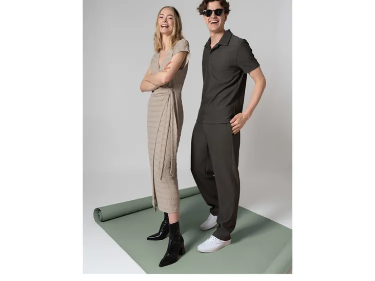 Damen Midi-Kleid mit modischer Crinklestruktur, beige
