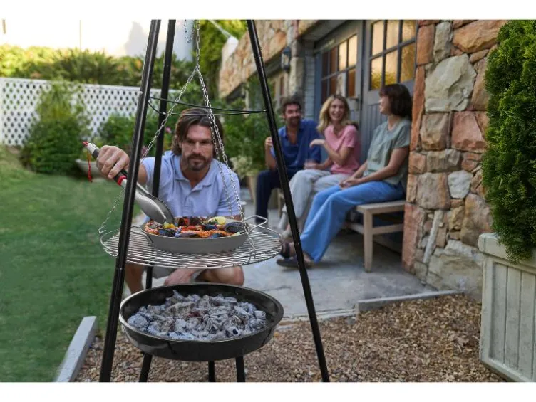 Ø 32 Eisen-Grillpfanne / Ø 28,5 Eisen-Grillpfanne mit perforiertem Boden / Ø 20 Eisen-Grillpfanne mit Servierbrett