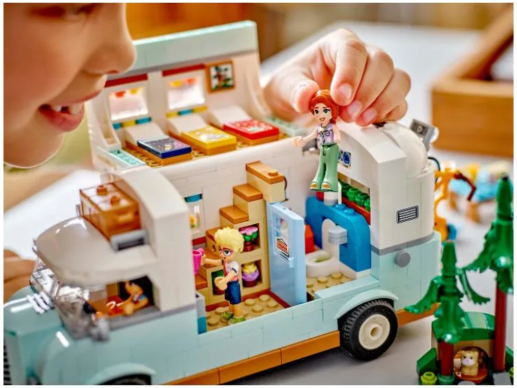 42663 Friendship Camper Van Adventure