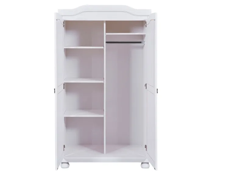 Kleiderschrank im Landhausstil, aus lackiertem Massivholz