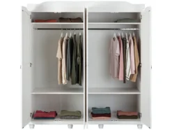 Kleiderschrank im Landhausstil, aus lackiertem Massivholz