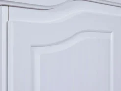 Kleiderschrank im Landhausstil, aus lackiertem Massivholz