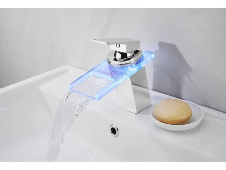LED-Waschtischarmatur, mit Wasserfall-Auslauf
