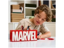 76313 MARVEL Logo & Minifigures
