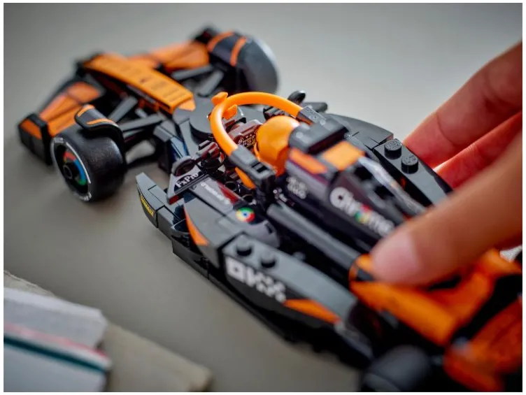77251 McLaren F1® Team MCL38 Rennauto