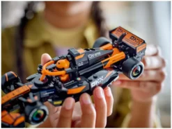 77251 McLaren F1® Team MCL38 Rennauto