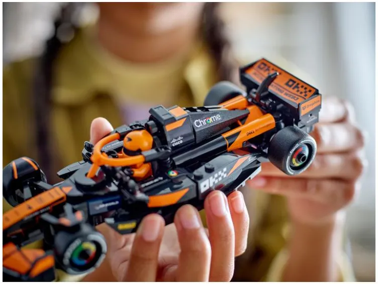 77251 McLaren F1® Team MCL38 Rennauto