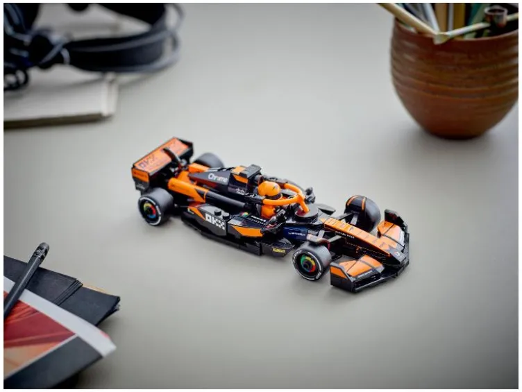77251 McLaren F1® Team MCL38 Rennauto