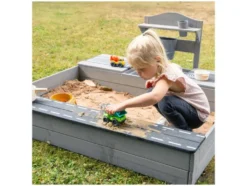 Sandkasten mit Matschküche