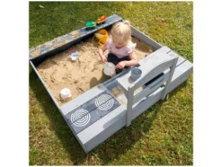 Sandkasten mit Matschküche