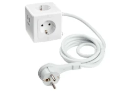 Steckdosenwürfel mit USB-Anschlüssen