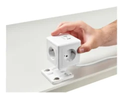Steckdosenwürfel mit USB-Anschlüssen